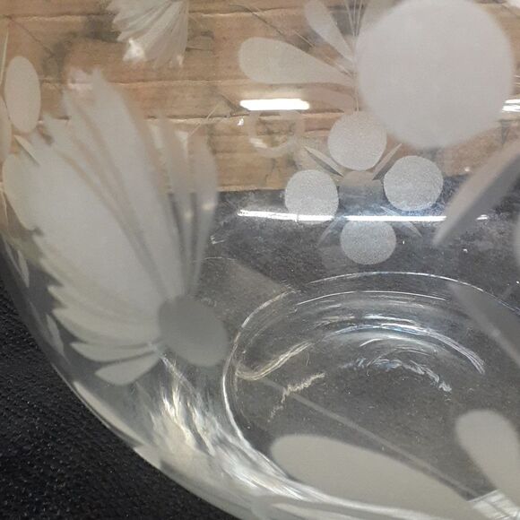 Gorgeous vintage etched flowers and leaves on globe style glass bowl. - Picture 4 of 5